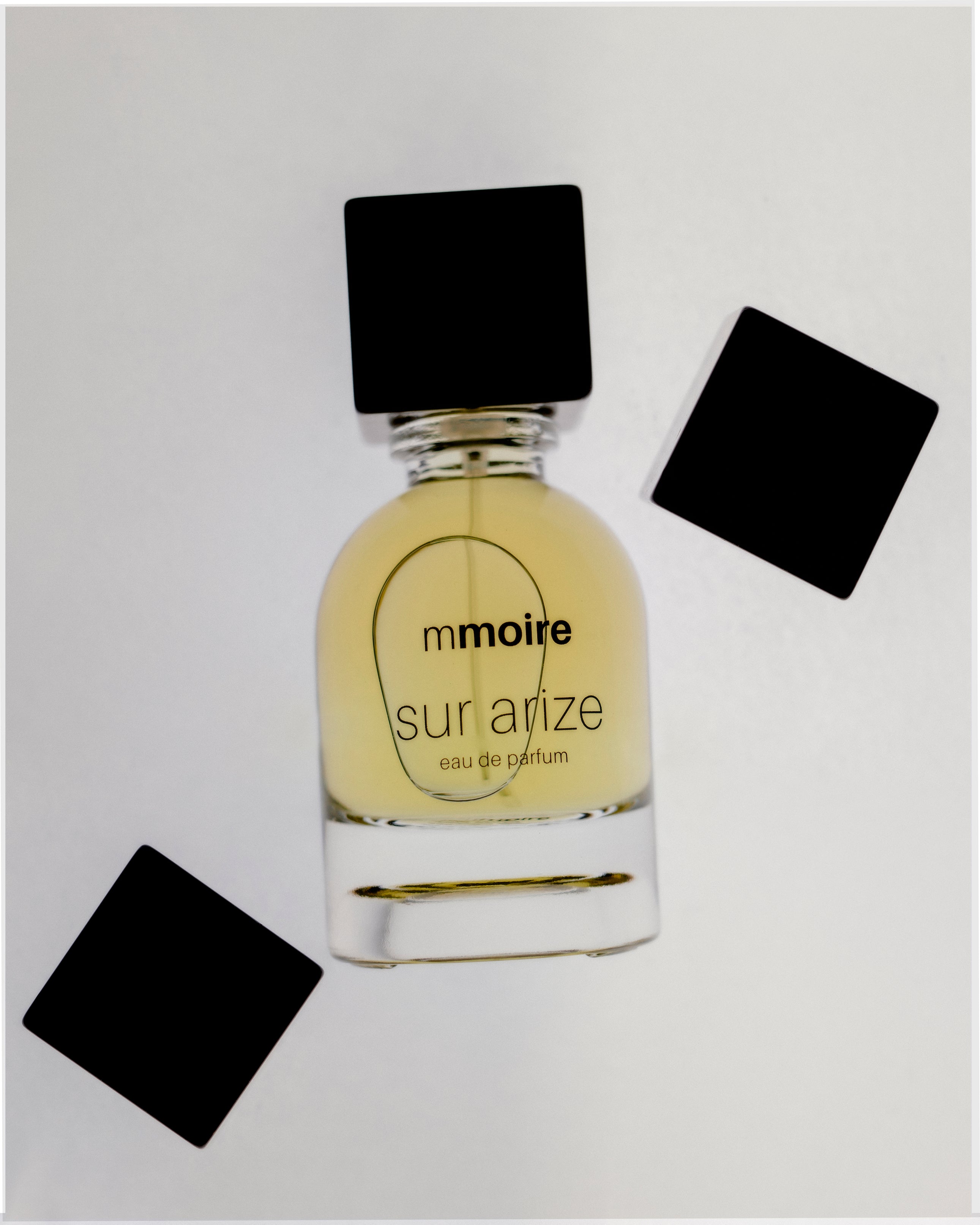 Mmoire - sur arize fragrance. Niche and Unisex fragrance enhanced by a molecular and woody scent.